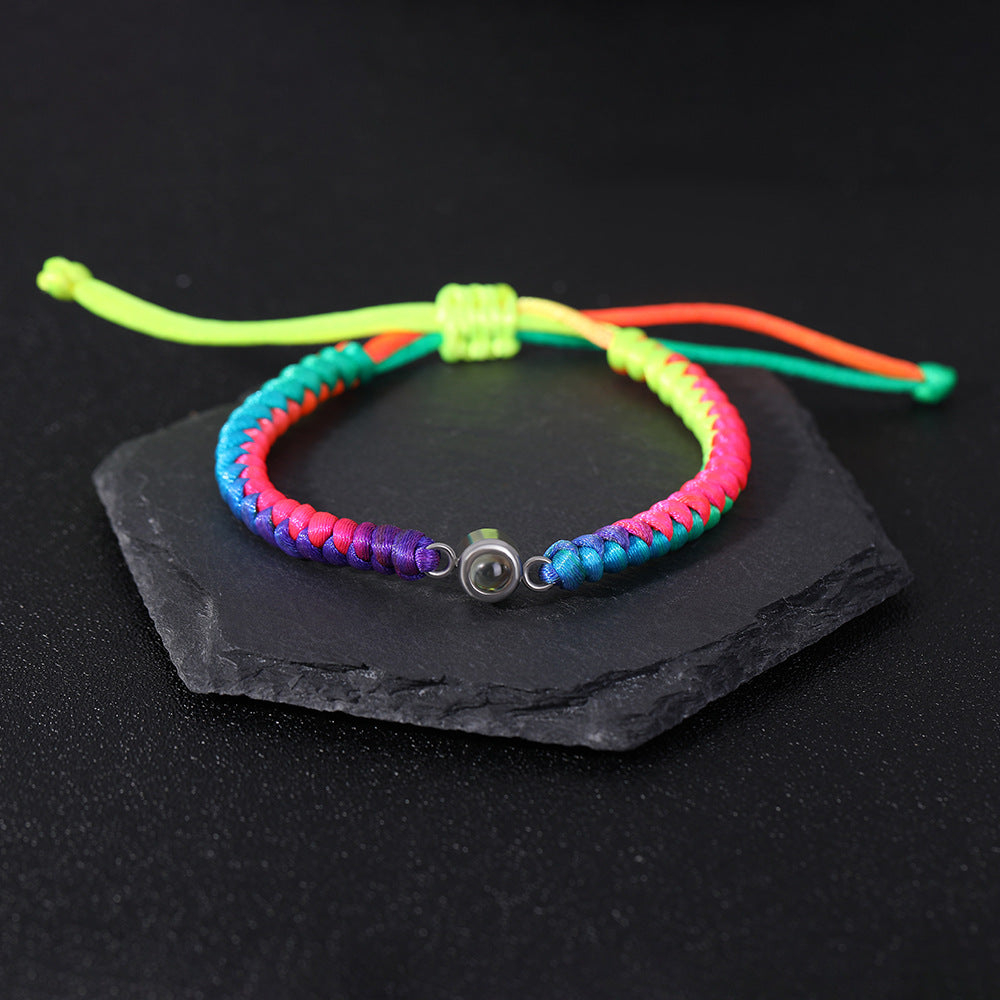 pulsera con proyección de nudo de serpiente